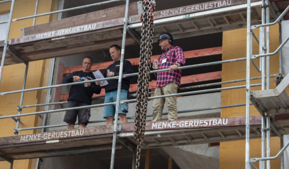 UCB Rot Buckow eG Buckower Felder Richtfest1
