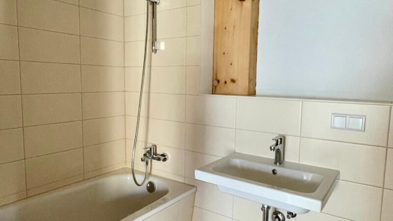 UCB Rot Buckow eG Buckower Felder Bad Badewanne