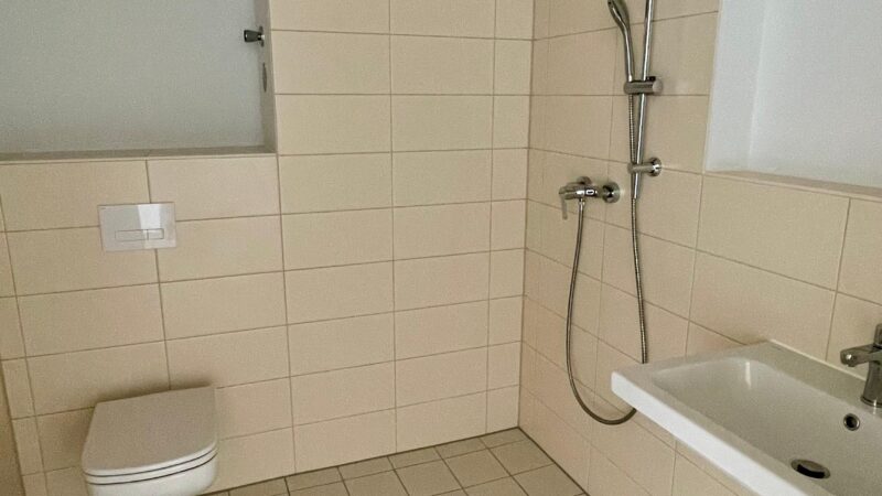 UCB Rot Buckow eG Buckower Felder Bad Dusche WC
